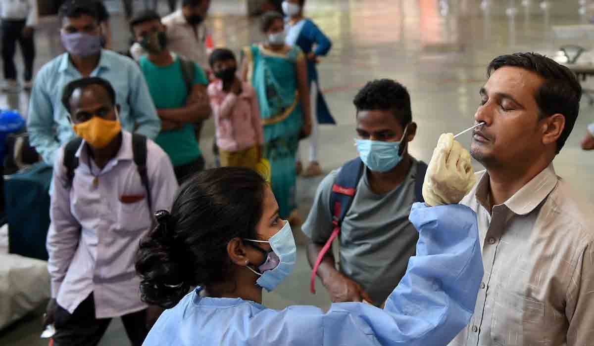కోవిడ్‌తో 703 మంది మృతి.. కొత్తగా 3.47 ల‌క్ష‌ల కేసులు
