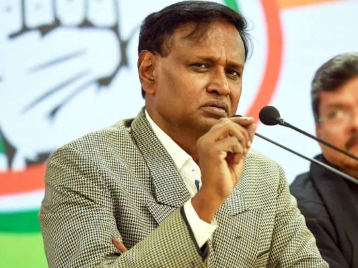 ప్ర‌ధాని మోదీ డైరెక్ష‌న్‌లోనే పుల్వామా దాడి : కాంగ్రెస్‌