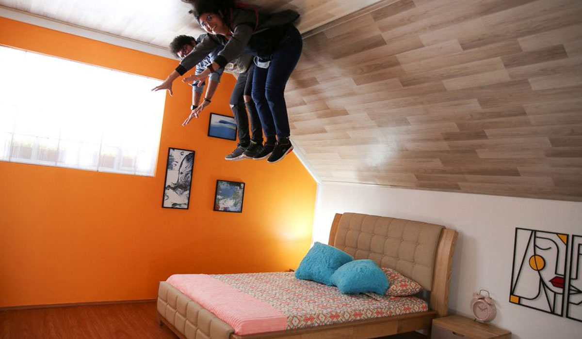 Viral Video | తలకిందులుగా కట్టిన ఇల్లు.. వావ్.. సూపర్ అంటున్న పర్యాటకులు