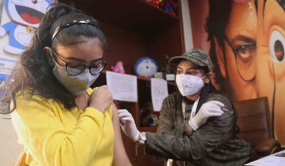 Vaccination: కోటి మందికిపైగా టీనేజ‌ర్ల‌కు వ్యాక్సినేష‌న్ పూర్తి: కేంద్రం