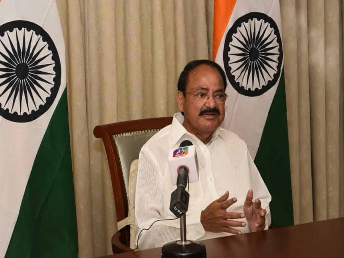 కరోనా నిబంధనల విషయంలో అలసత్వం వద్దు: వెంకయ్యనాయుడు