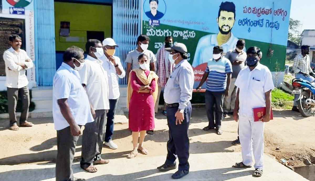 అభివృద్ధి పనుల్లో వేగం పెంచాలి