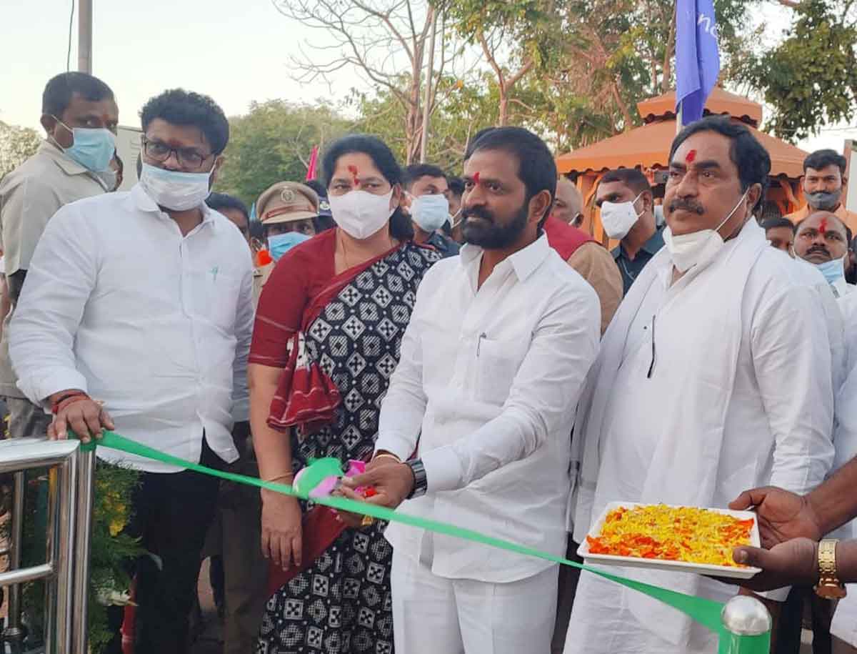 పర్యాటకుల ఖిల్లా ములుగు