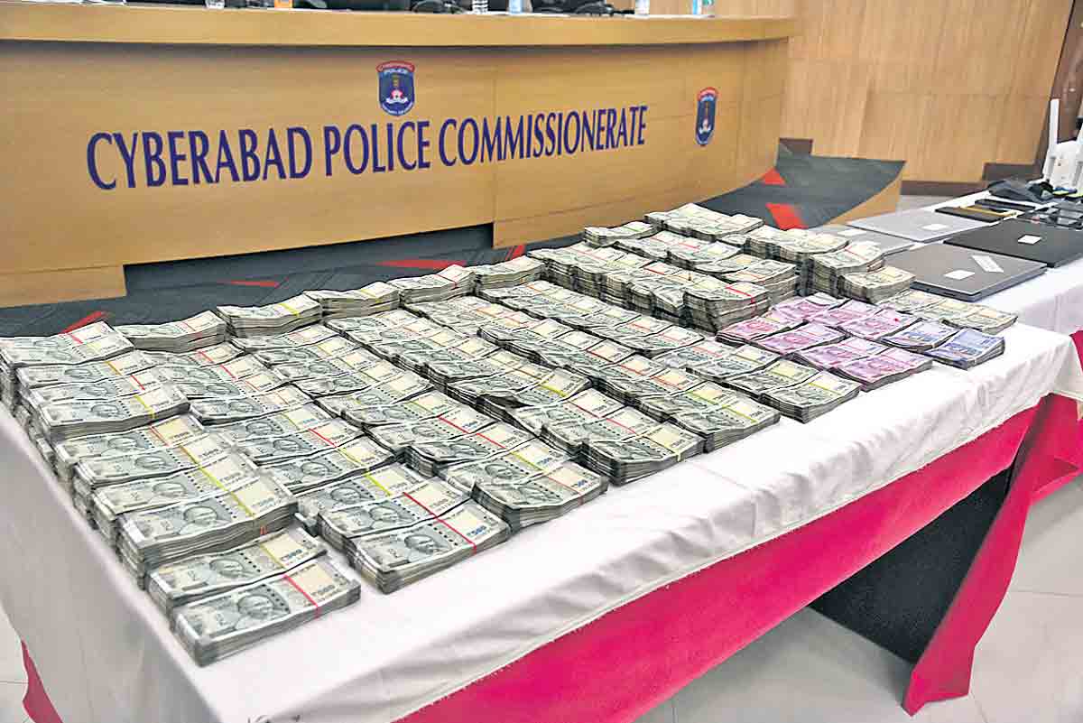 విదేశీయులకు 50 కోట్లు టోపీ!