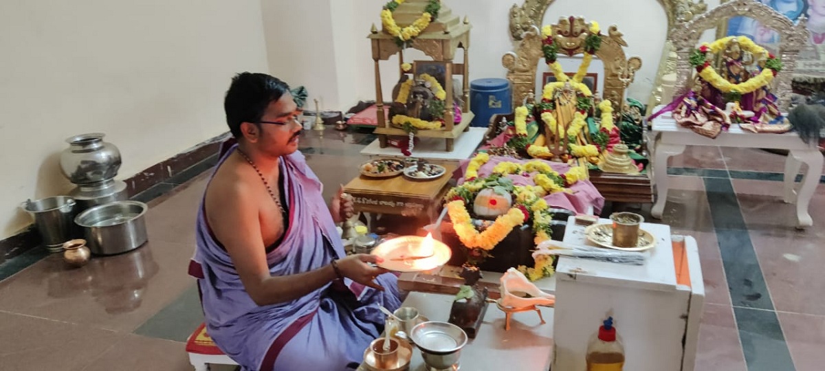 పరమశివుడికి రుద్రాభిషేకం