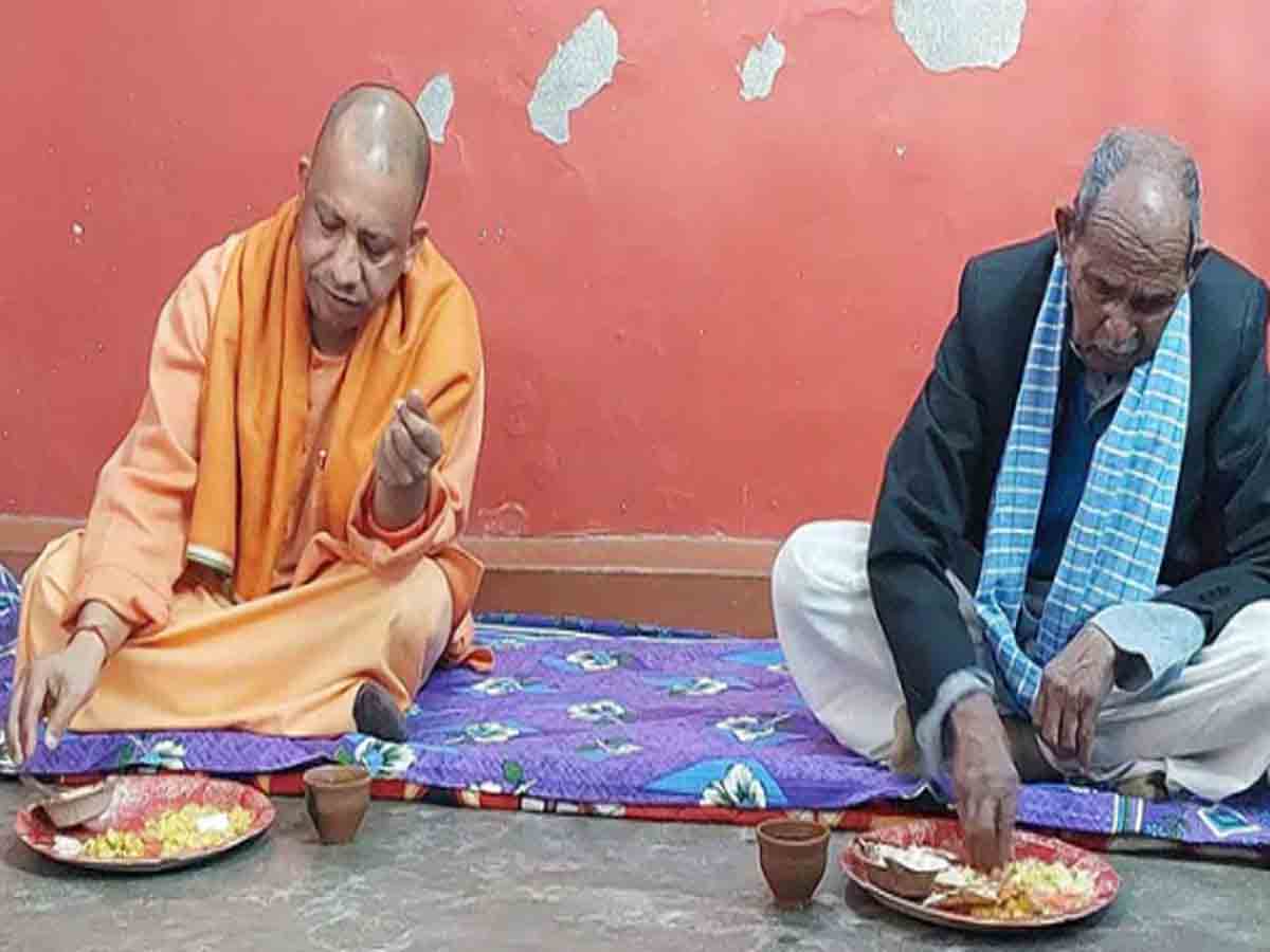 దళిత వ్యక్తి ఇంట్లో యోగి ఆదిత్యనాథ్‌ భోజనం… ఎందుకంటే?