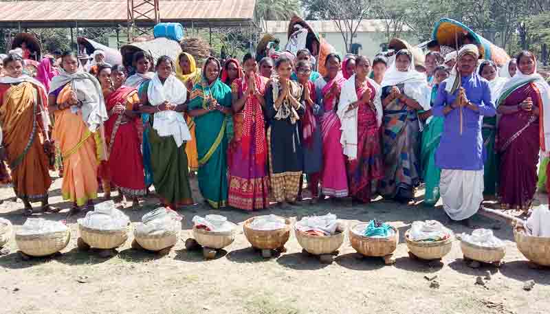 మర్రిచెట్ల వద్ద మెస్రం వంశీయులు