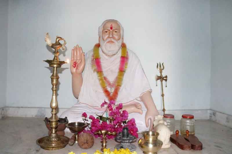 దీక్షభూమికి ఆధ్యాత్మిక శోభ