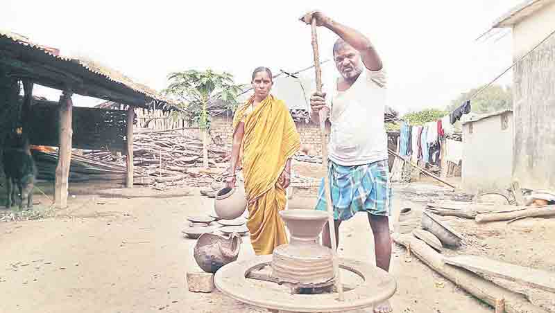 నాగోబాకు సిరి‘కుండ’లు