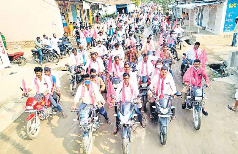 బండెనక బండికట్టి..రైతుబంధు సంబురాలు