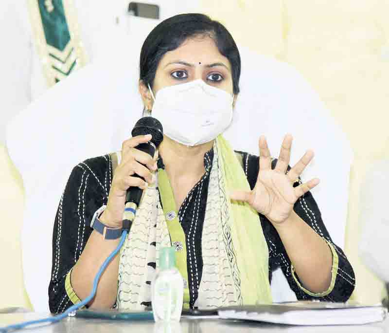 పెండింగ్‌ పనులు వారంలోగా పూర్తి చేయండి