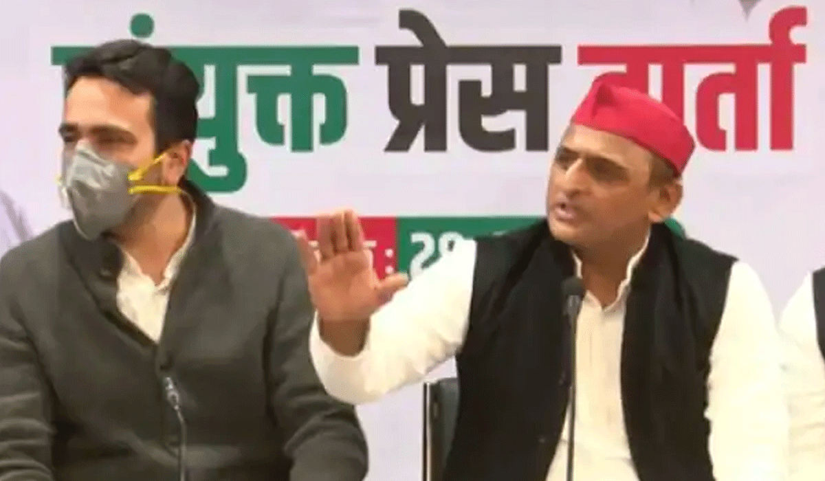 Akhilesh Yadav : క‌ర ప‌త్రాలతో బీజేపీ కరోనా వ్యాప్తి చేస్తోంది : అఖిలేశ్‌