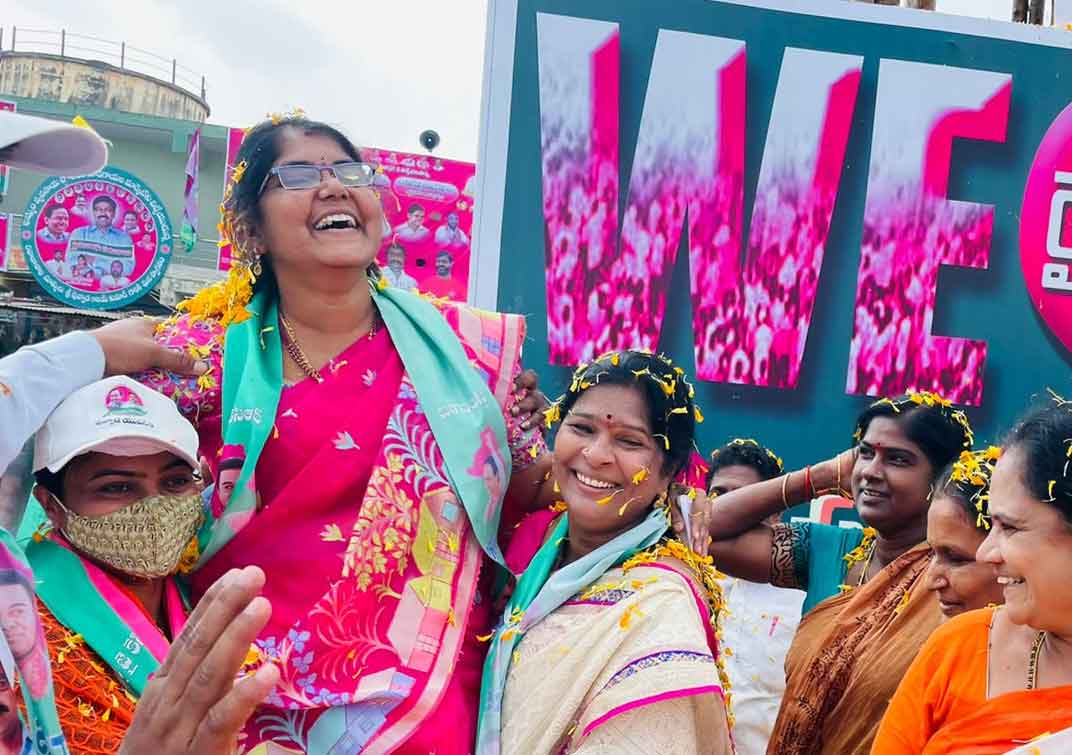 Rythubandhu  | మార్కెట్ కమిటీ చైర్‌పర్సన్ లక్ష్మీప్రసన్న దంపతులపై మంత్రి పువ్వాడ ప్రశంసల జల్లు..