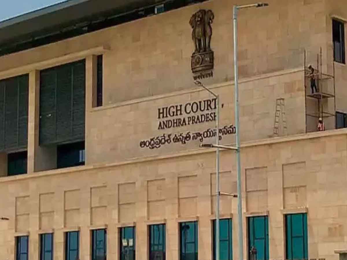 ఏపీలో ఆరుగురు ఐఏఎస్‌లకు విధించిన సామాజిక శిక్ష నిలిపివేత