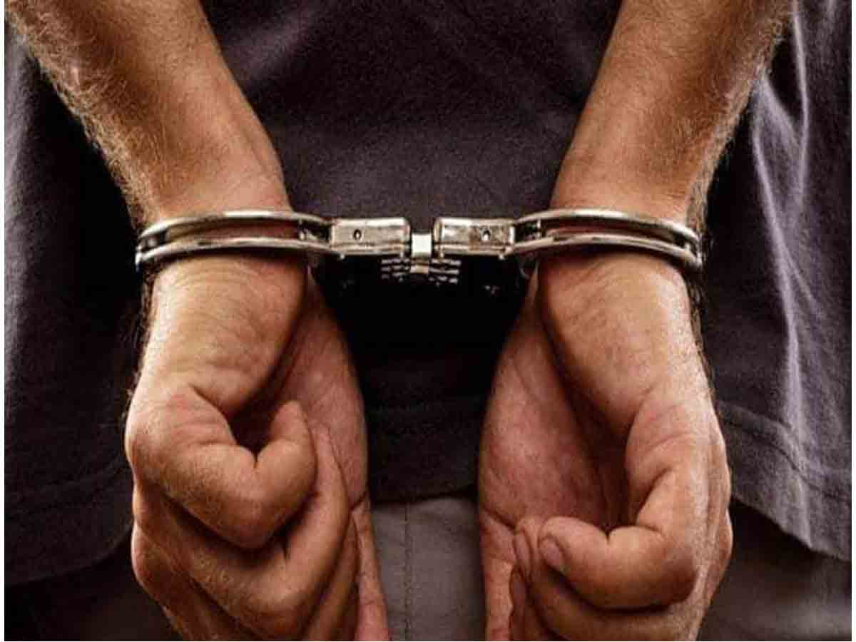 బాలిక‌ల అక్ర‌మ ర‌వాణా ఆట‌క‌ట్టు : చిన్నారుల‌ను అప‌హ‌రించి వృద్ధుల‌తో మ‌నువు!