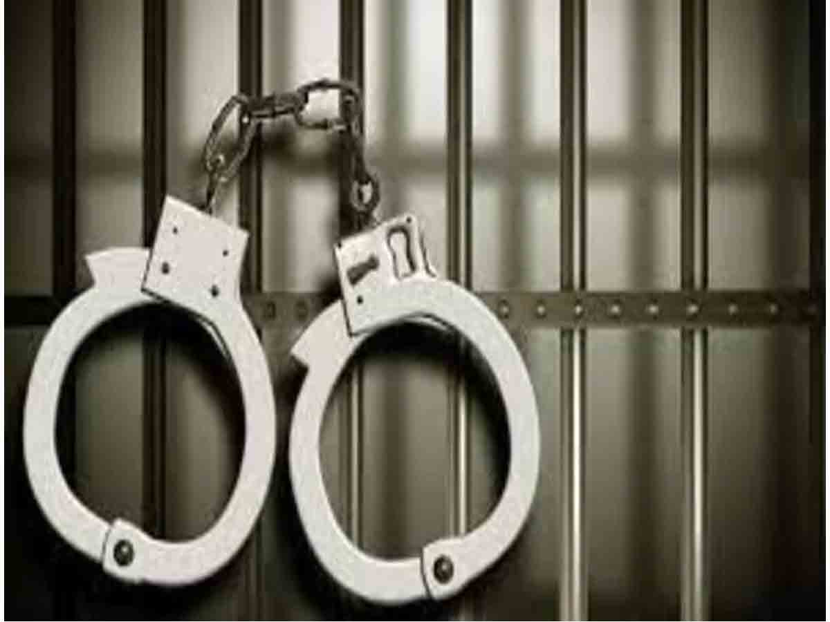 పూజారి హ‌త్య కేసులో ఇద్ద‌రు నిందితుల అరెస్ట్