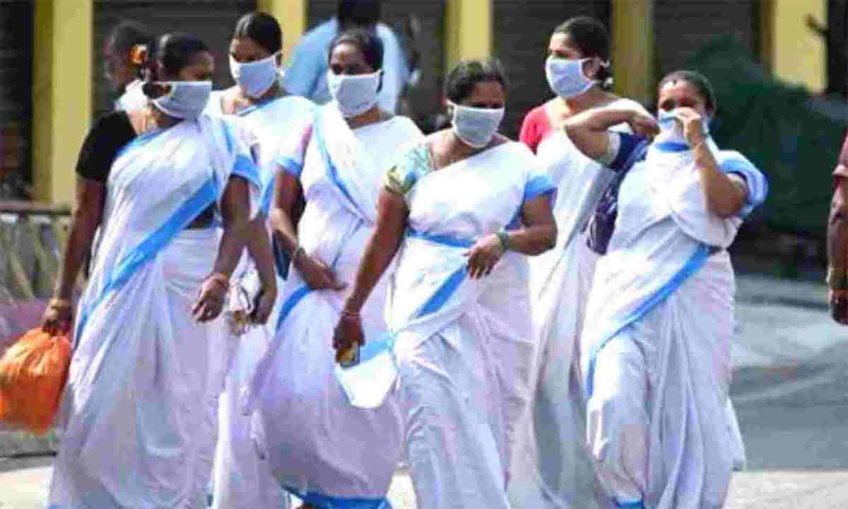 ఆశ, హెల్త్‌ వర్కర్లు, పారిశుద్ధ్య కార్మికులకు గౌరవ వేతనం 30 శాతం పెంపు