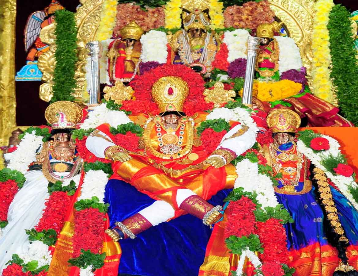 నేడు శ్రీరామ అవతారంలో రామచంద్రుడు
