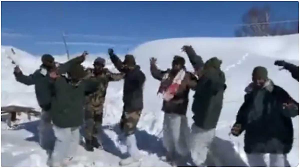 గ‌డ్డ క‌ట్టే చ‌లిలో బీఎస్ఎఫ్ జ‌వాన్ల ‘బీహు’ ఫెస్టివ‌ల్ సెల‌బ్రేష‌న్స్: వీడియో వైర‌ల్‌