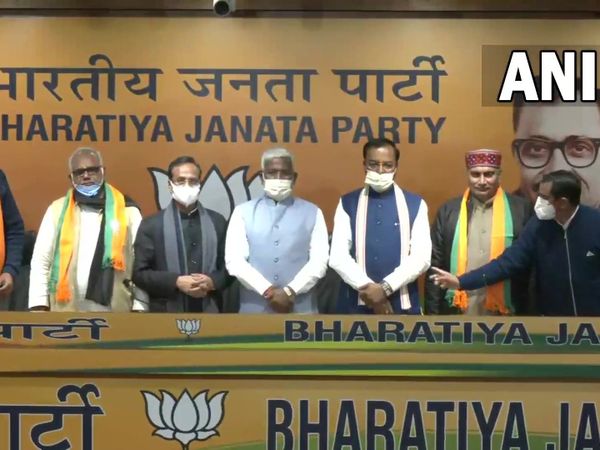 UP Polls | కాంగ్రెస్‌, ఎస్పీకి ఎదురుదెబ్బ : కాషాయ పార్టీలో చేరిన‌ ఇద్ద‌రు ఎమ్మెల్యేలు ఓ మాజీ ఎమ్మెల్యే!