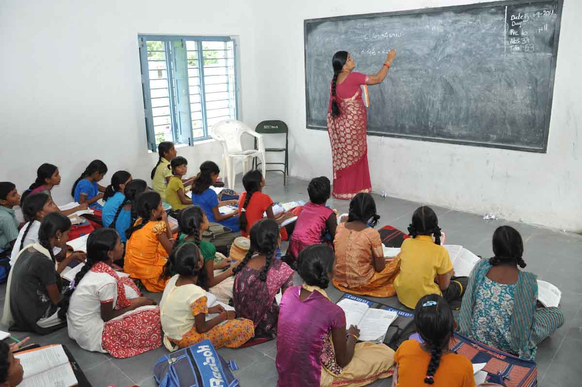 నిధుల్లేకుండా విద్యాప్రమాణాలెలా?