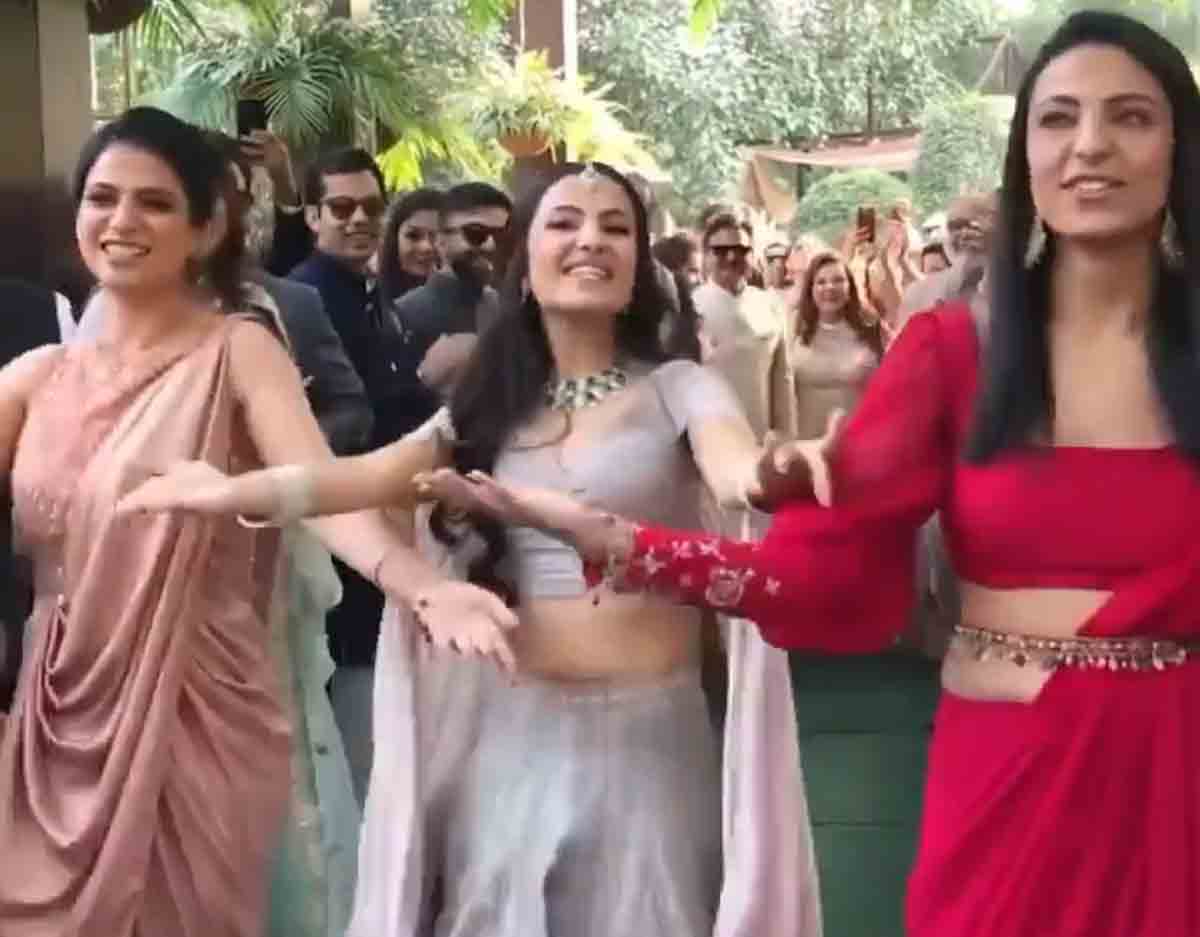 క‌త్రినా పాట‌కు పెళ్లికూతురు అదిరిపోయే డ్యాన్స్.. పెళ్లికొడుకుతో పాటు నెటిజ‌న్లు ఫిదా.. వైర‌ల్ వీడియో