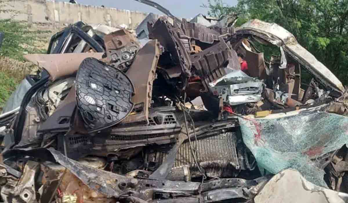 బ్రిడ్జిపైనుంచి పడిన కారు.. ఏడుగురు వైద్య విద్యార్థులు మృతి