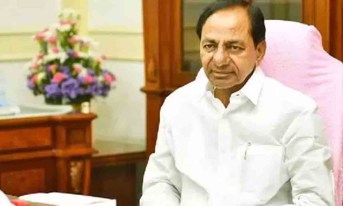 నలుగురు ఐఏఎస్లతో పరిపాలనా సంస్కరణల కమిటీని ఏర్పాటు చేసిన సీఎం కేసీఆర్