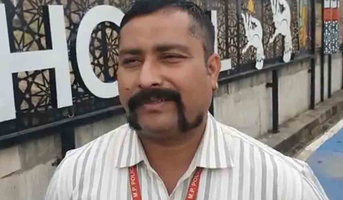 మీసాలు ట్రిమ్ చేయ‌నందుకు కానిస్టేబుల్ స‌స్పెండ్‌..