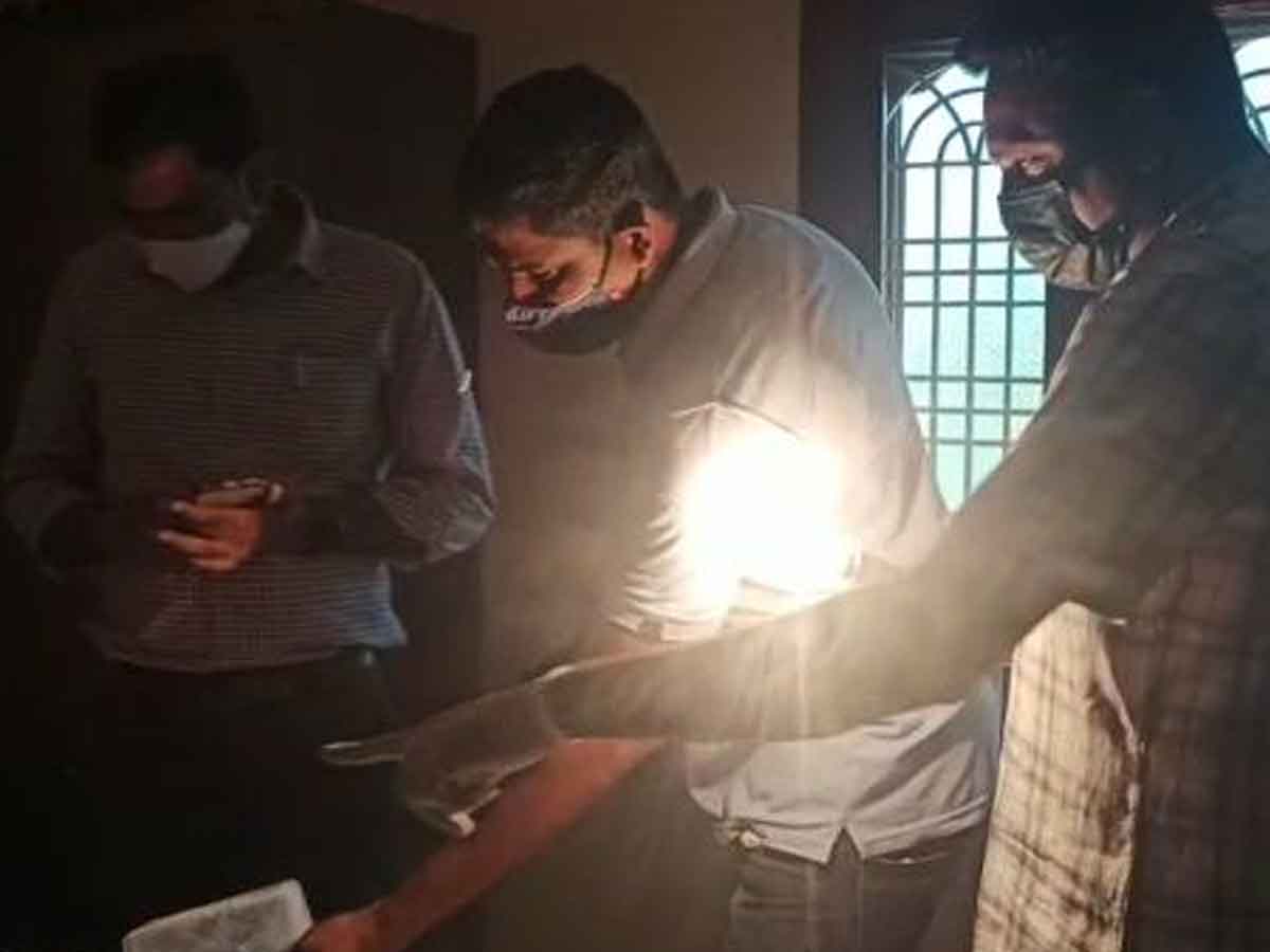 Crime news | కాంట్రాక్టర్ ఇంట్లో భారీ చోరీ..బంగారం ఆభరణాలతో పరార్‌