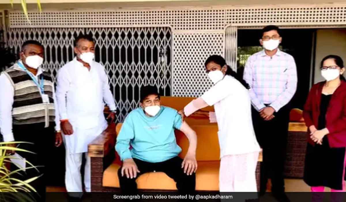 బూస్ట‌ర్ లే ర‌హా హూ.. ద‌ర్ద్ బీ న‌హీ:  హీరో ధ‌ర్మేంద్ర