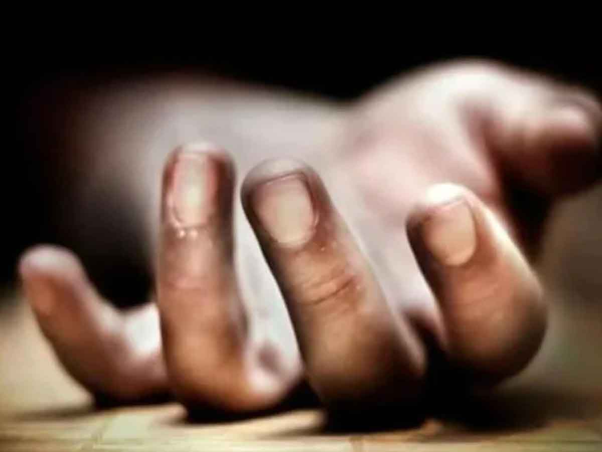 విషాదం : పురుగుల మందు తాగి యువకుడి ఆత్మహత్య