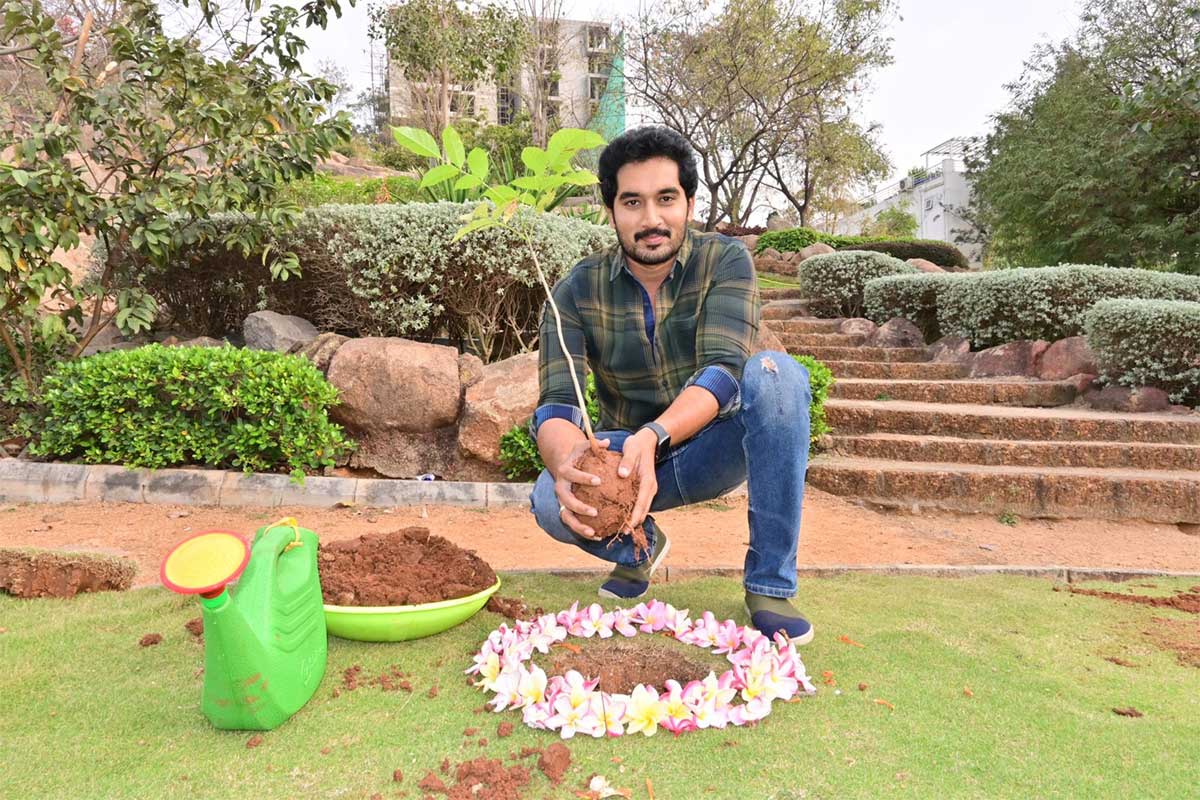 గ్రీన్ ఇండియా చాలెంజ్లో పాల్గొన్న కార్తీక దీపం డాక్టర్ బాబు
