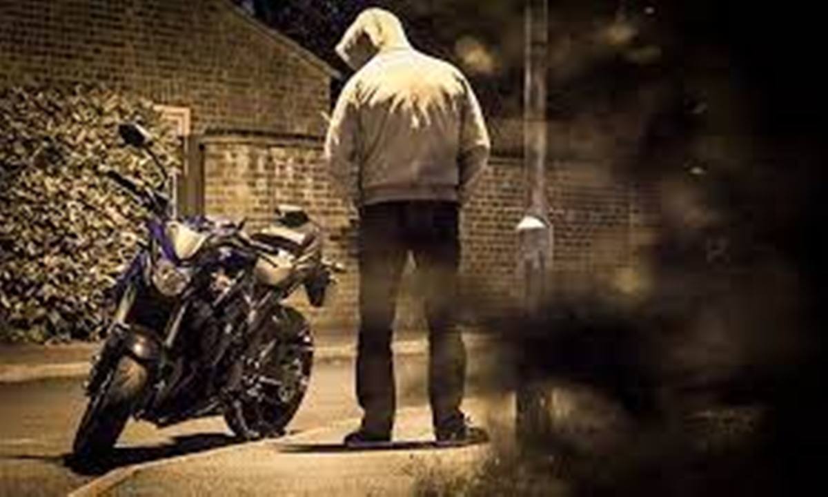 Bike theft | ఇంటి ముందు పార్క్​‍ చేసిన ద్విచక్రవాహనం మాయం..