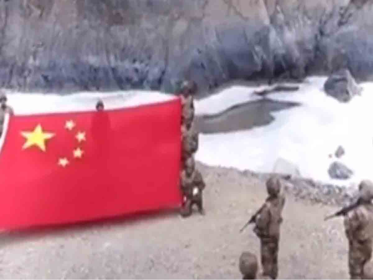 డ్రాగ‌న్ దుర్నీతి | గాల్వ‌న్ లోయ‌లో ఎగిరిన‌ చైనా జెండా : మోదీ మౌనం వీడాల‌ని విప‌క్షాల డిమాండ్‌