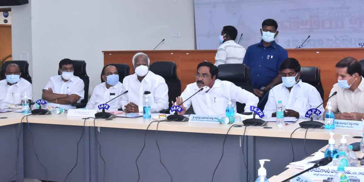 పంట నష్ట పోయిన ప్రతి రైతును ఆదుకుంటాం : మంత్రి ఎర్రబెల్లి