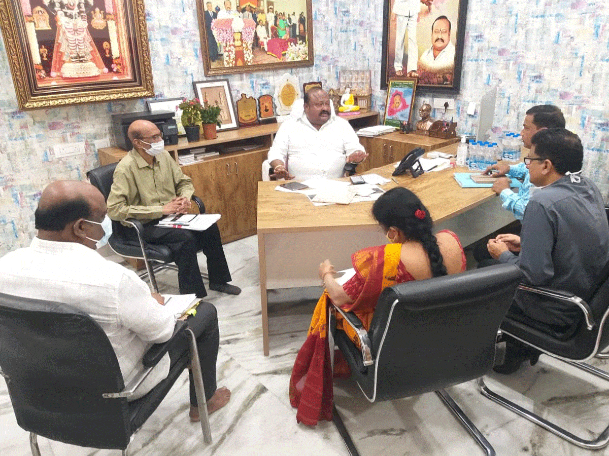 కేంద్రం రిక్త హస్తం..సీఎం కేసీఆర్‌ ఆపన్నహస్తం : మంత్రి గంగుల