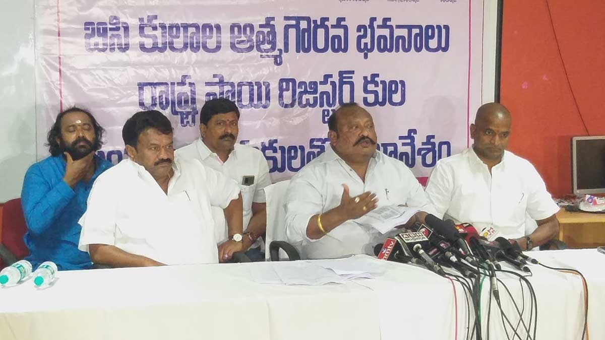 బీసీల ఆత్మబంధువు సీఎం కేసీఆర్.. త్వరలోనే ఆత్మగౌరవ భవనాల నిర్మాణాలను పూర్తి చేస్తాం: గంగుల