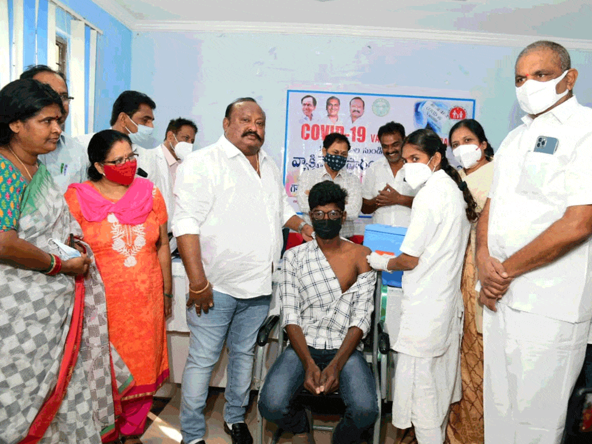 ఆ వయసు వారందరికి టీకాలు : మంత్రి గంగుల