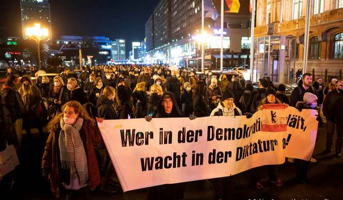 ఒమిక్రాన్ అటాక్‌.. జ‌ర్మ‌నీలో 24 గంట‌ల్లోనే ల‌క్షా 12వేల కేసులు