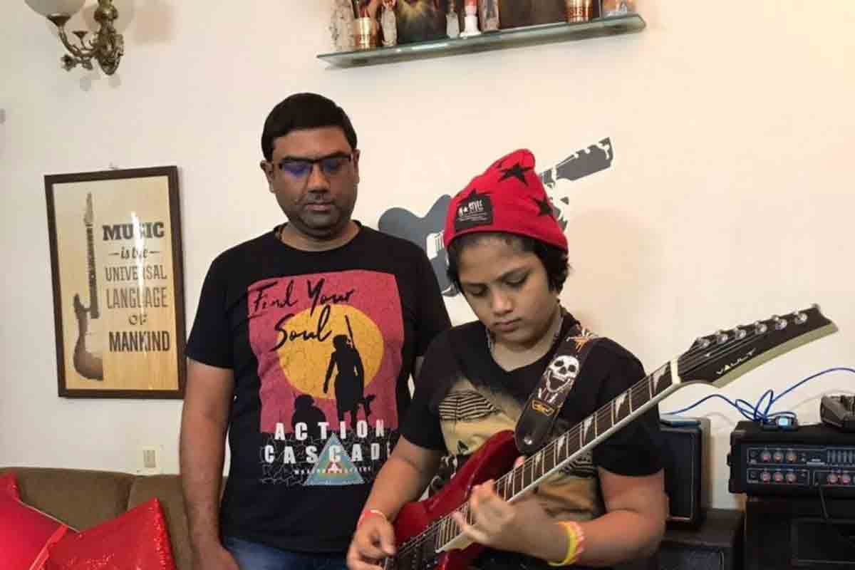 ఈ బాలుడి గిటార్ స్కిల్స్ అదుర్స్‌.. ఏ గిటారిస్ట్ సాధించ‌ని రికార్డు సొంతం