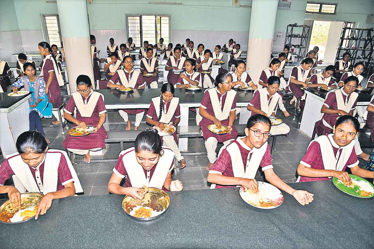 నాడు పురుగన్నం, నేడు పెరుగన్నం