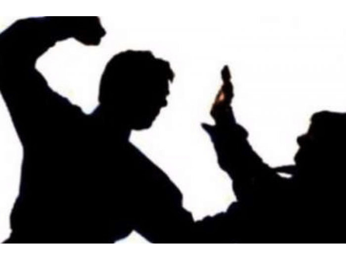 Hyderabad : ఆటోడ్రైవర్‌పై అర్ధరాత్రి బండరాళ్లతో దాడి..