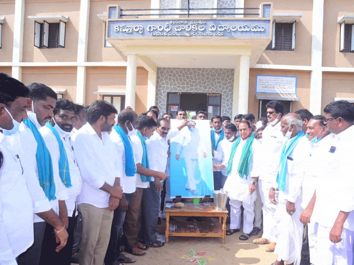 Nirmal | ఎడ్ల బండినెక్కి.. ఊరేగింపులో పాల్గొన్న మంత్రి