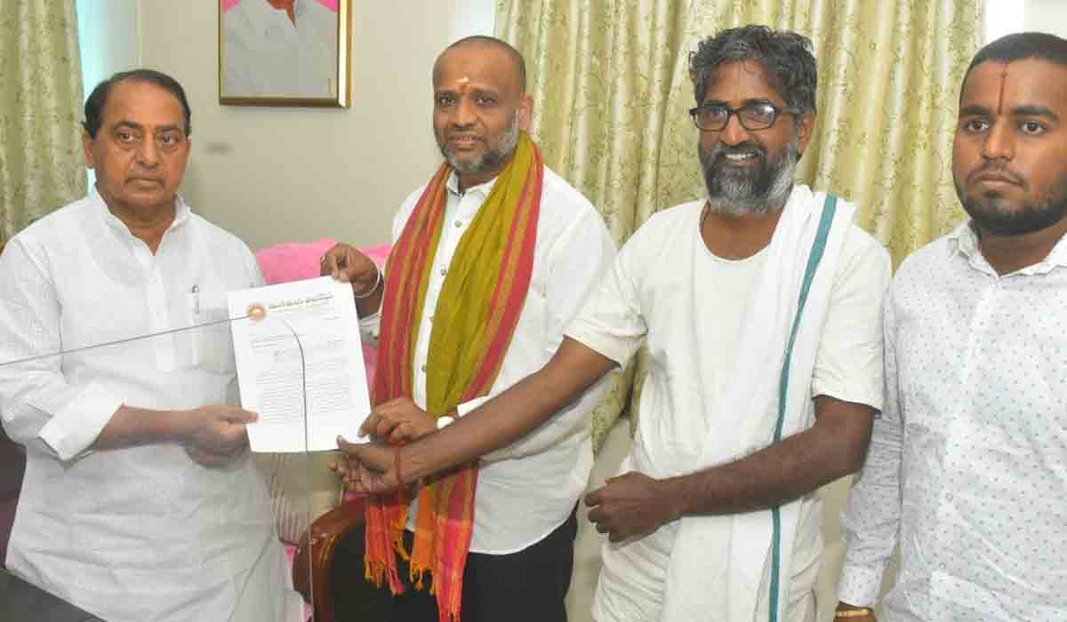 తెలంగాణ ఆల‌యాల్లో గో ఆధారిత నైవేద్యం ప్ర‌వేశ‌పెట్టండి