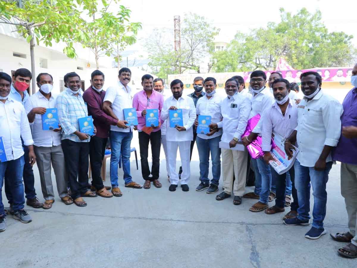 అభివృద్ధిలో కాంట్రాక్టర్లు భాగస్వామ్యం కావాలి : మంత్రి జగదీష్ రెడ్డి