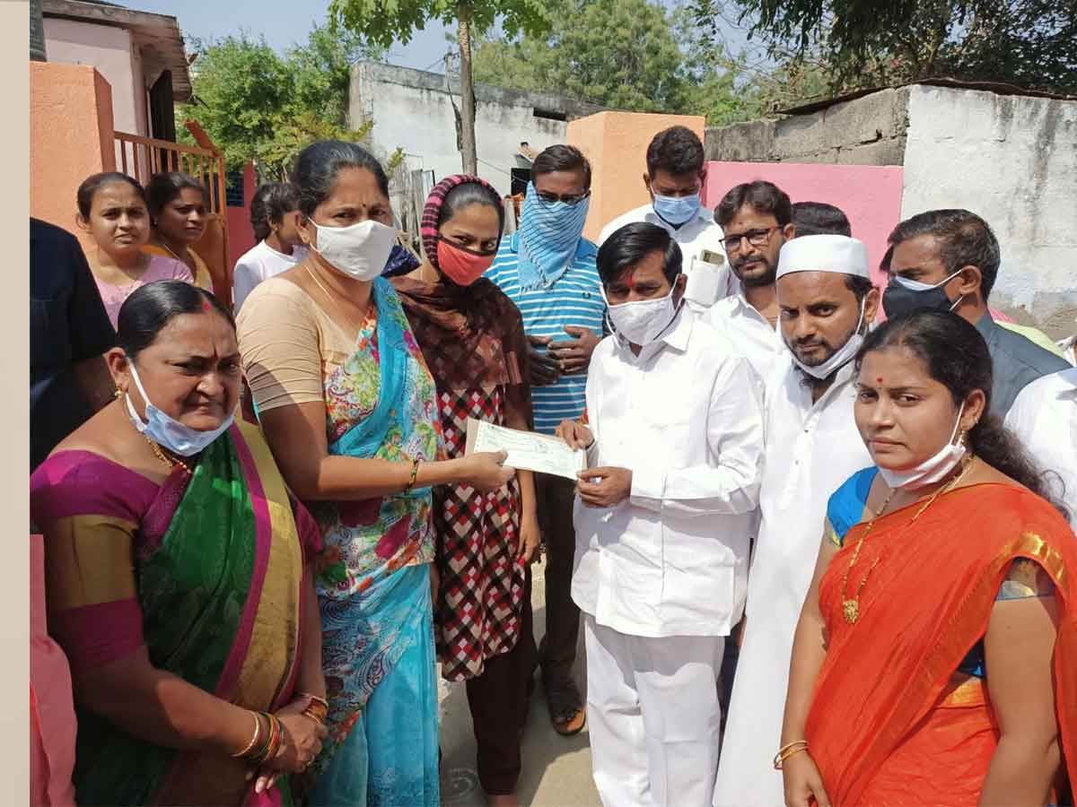 Suryapeta | పేదలకు చేరిన పెండ్లి కట్నం..సూర్యాపేటలో వినూత్నంగా పంపిణీ