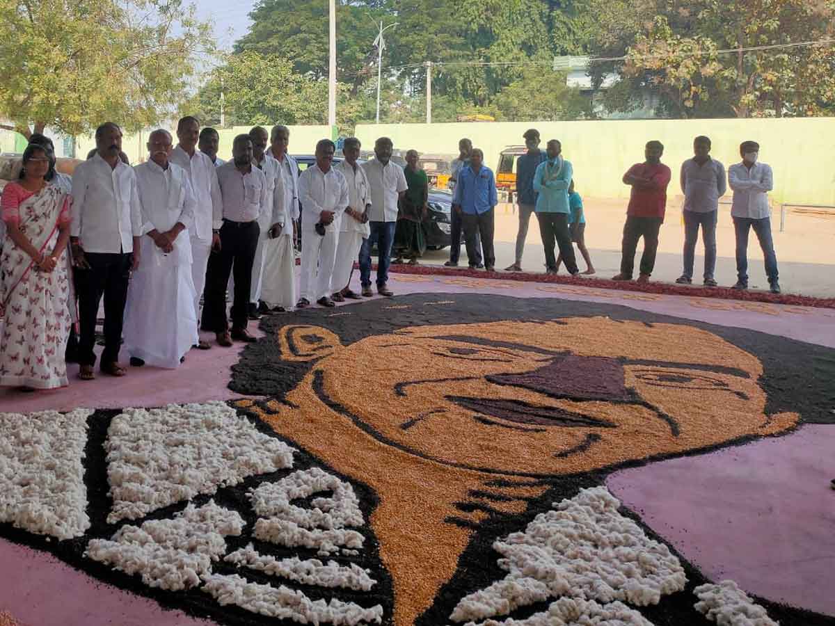 Khammam | సీఎం కేసీఆర్ కు వినూత్నంగా కృతజ్ఞతలు తెలిపిన రైతులు..