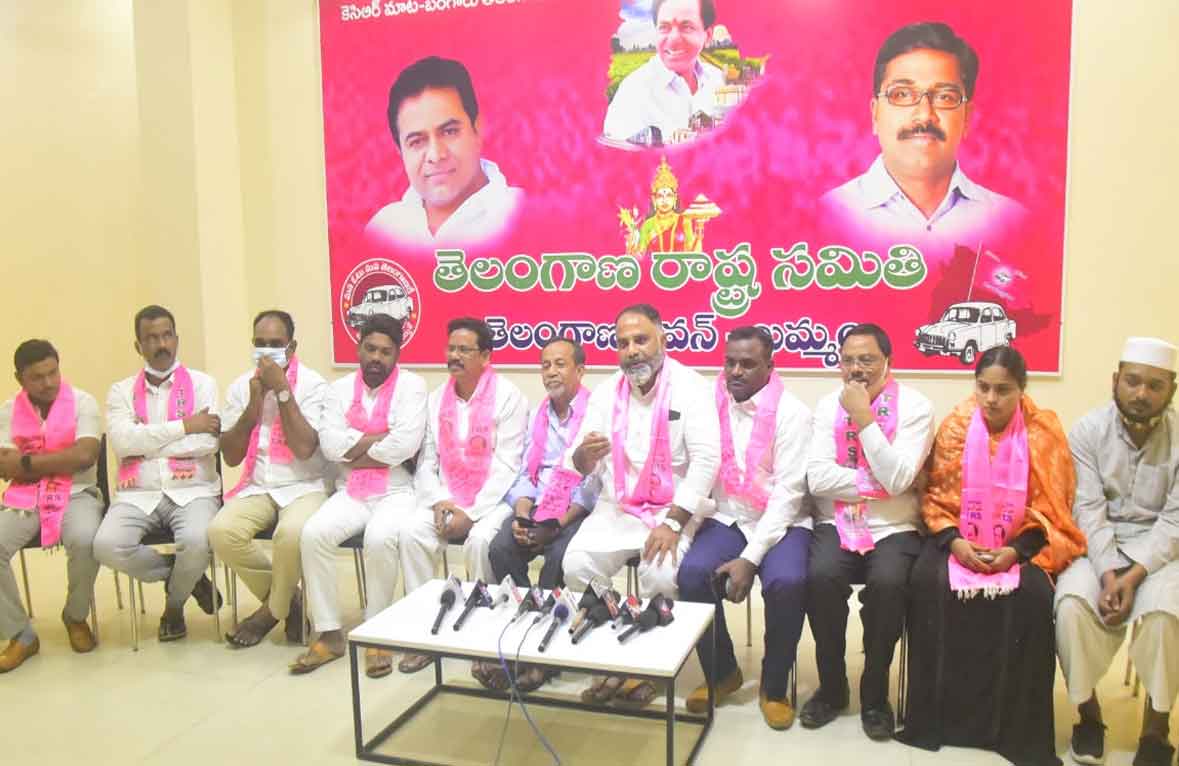 Khammam | రౌడీషీటర్లను పక్కన పెట్టుకొనేది కాంగ్రెస్ నాయకులే : ఖమ్మం టీఆర్ఎస్ నేతలు..