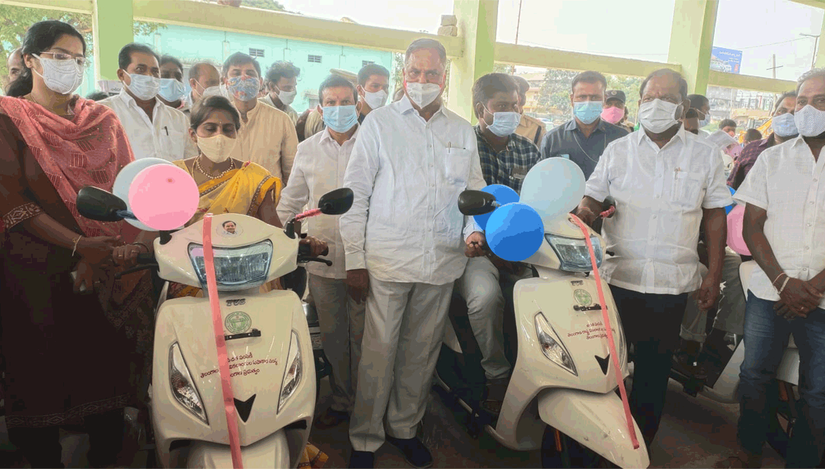 దివ్యాంగులను ప్రేమతో చూడాలి : మంత్రి కొప్పుల ఈశ్వర్